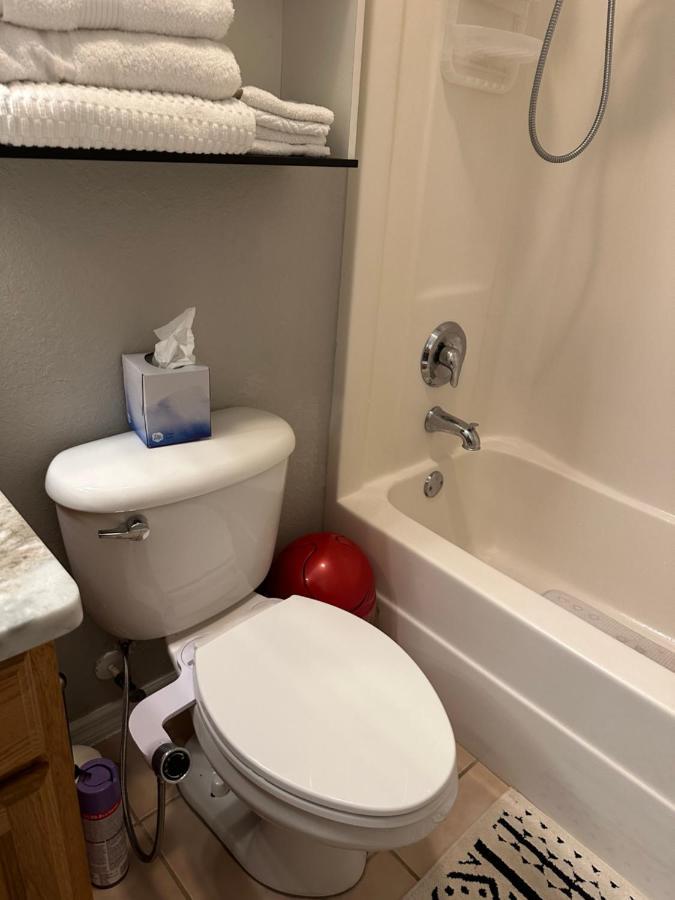 Quiet Room In A Family Home リーハイ・エイカーズ エクステリア 写真