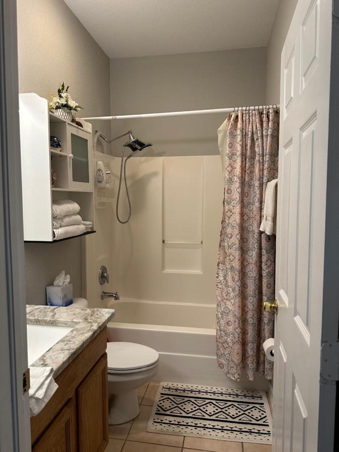 Quiet Room In A Family Home リーハイ・エイカーズ エクステリア 写真