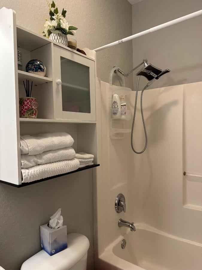 Quiet Room In A Family Home リーハイ・エイカーズ エクステリア 写真