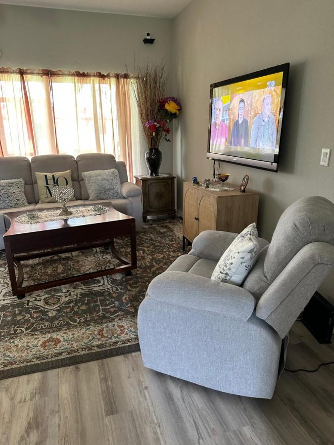 Quiet Room In A Family Home リーハイ・エイカーズ エクステリア 写真